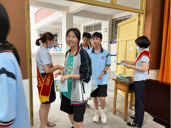 弘扬诚信风喜迎二十大记花桥中学诚信进校园宣讲活动